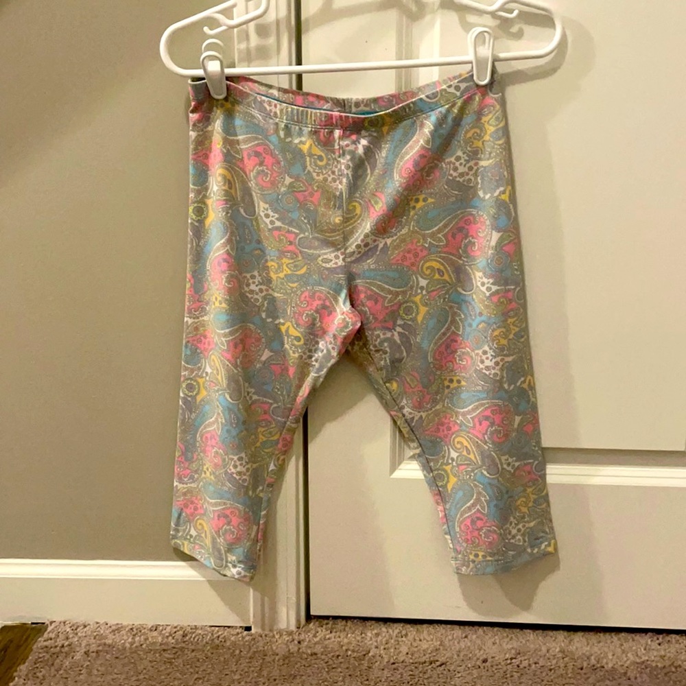 NWOT Hue Capri Leggings  - Paisley Print - Medium
